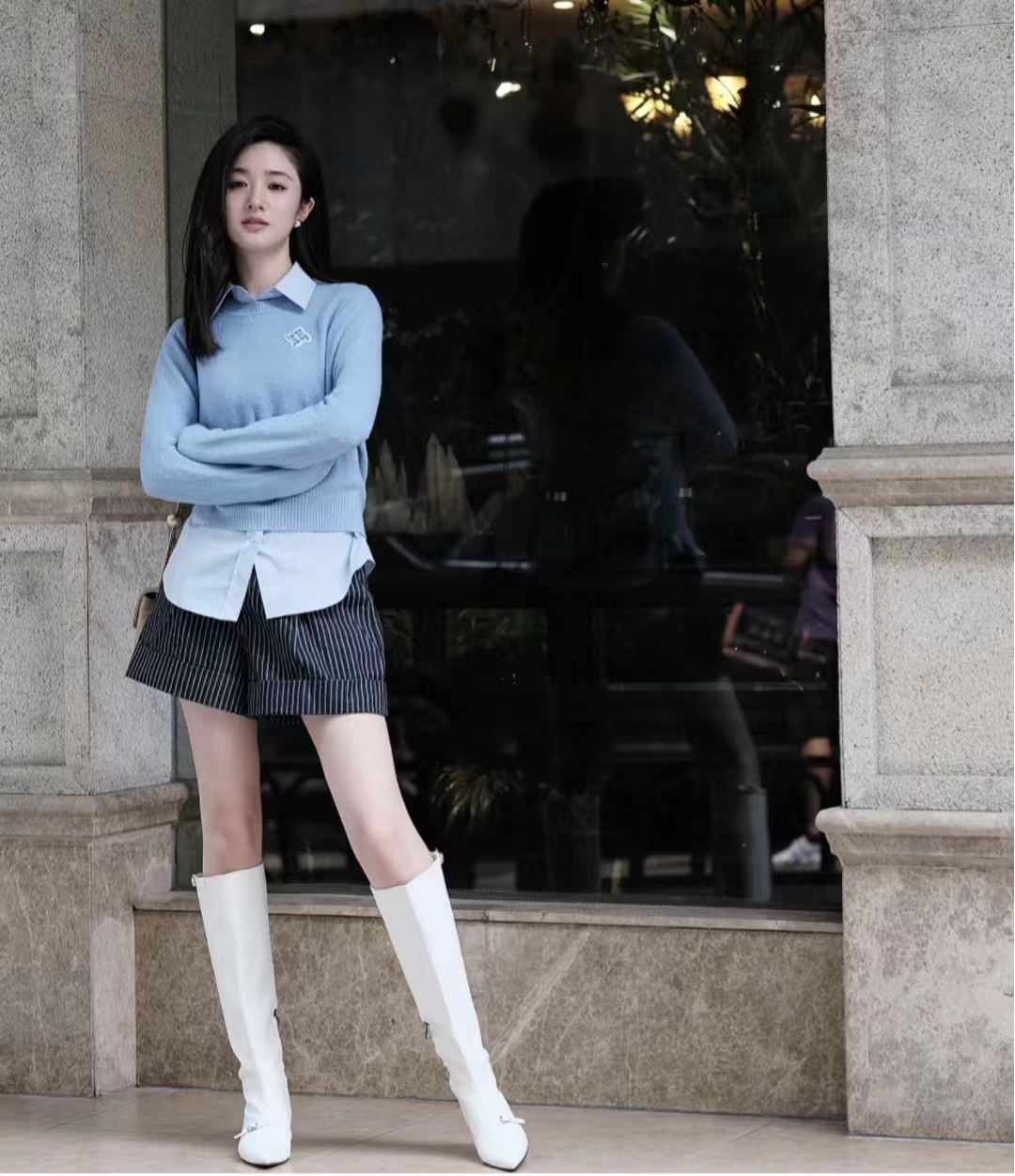 外套秋冬蓝色搭配什么颜色,秋冬比较显高级的颜色搭配