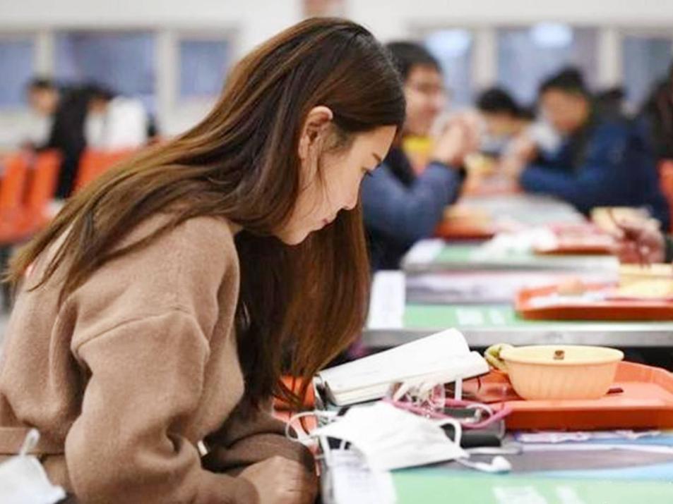 不考研“很可惜”的5大专业：毕业后收入翻倍，会计专业榜上有名