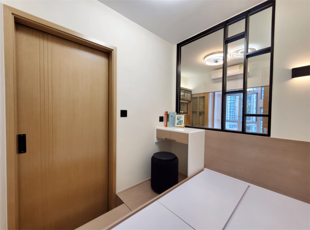 香港蜗居30平米一家三口穷开心,香港一家三口蜗居30平