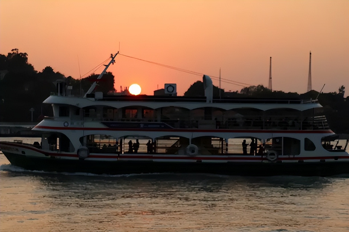 香港的天星小轮是什么样子的,香港天星小轮尖沙咀