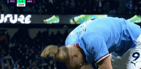 哈兰德解开头发,哈兰德关禁闭