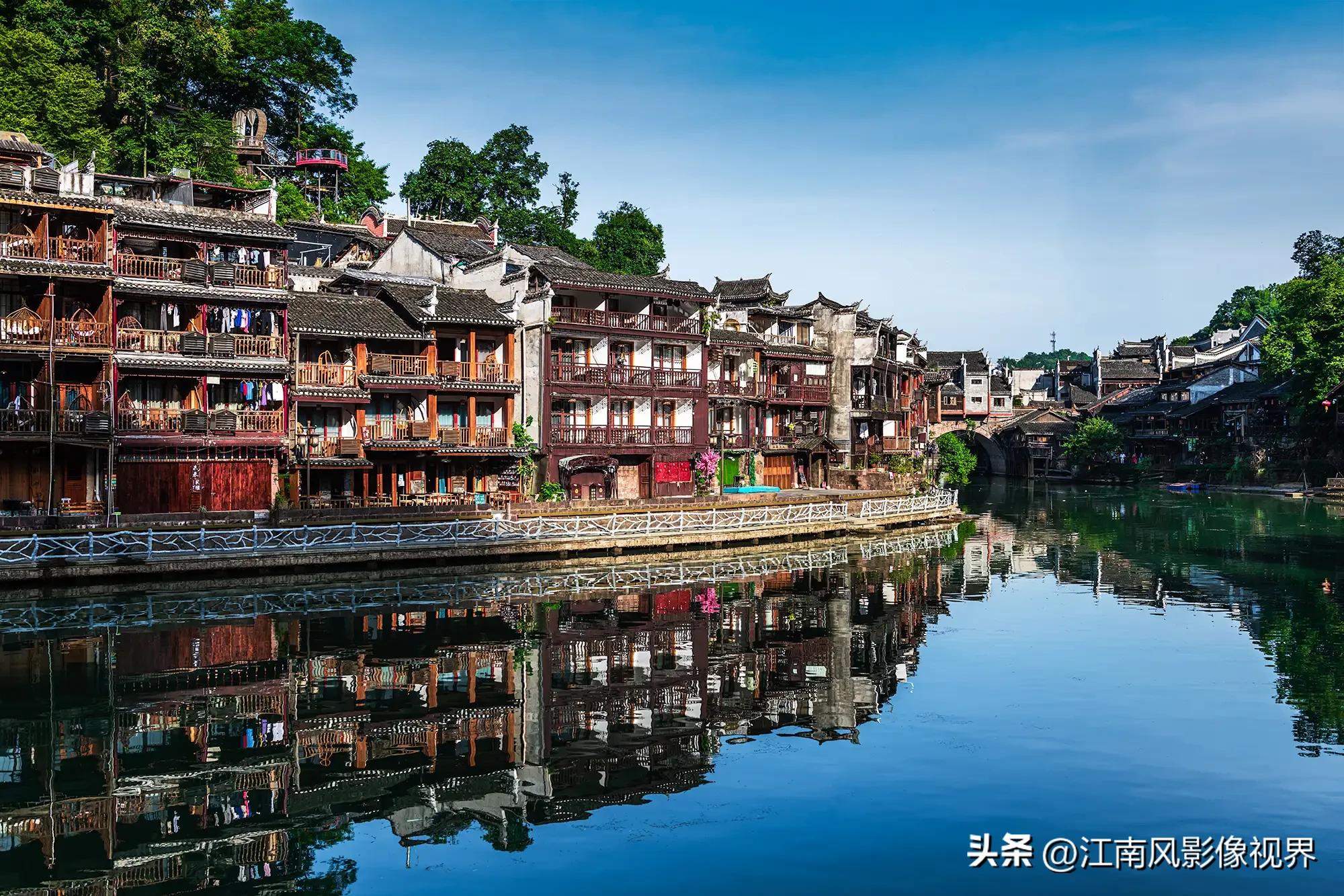 沈从文的凤凰古城之美,沈从文笔下的边城古镇