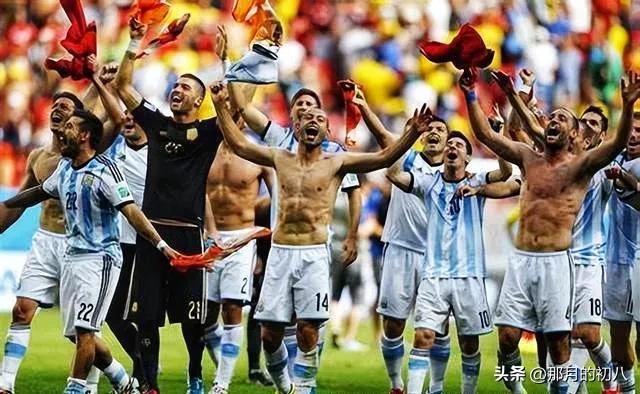 凌云之上希丁克梅西斗法！那是在一万多米高空直播的一场世界杯赛