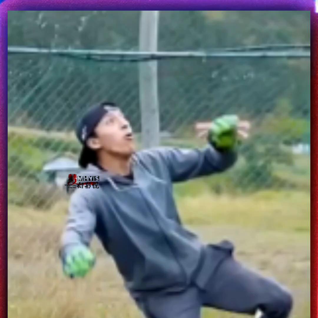 男孩子穿着球装为国争光,男孩子穿上球衣为国争光原版