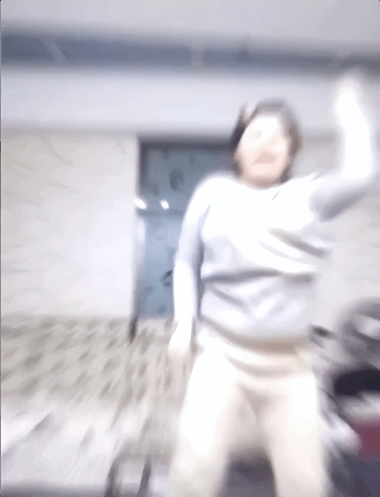 我们和一位专业气氛组小姐姐，聊了聊真实的夜店