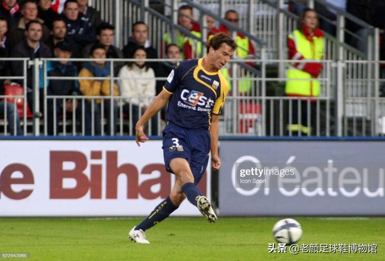 难道是卡尔美的错，被银河战舰坑惨的球员，为什么都穿joma球鞋