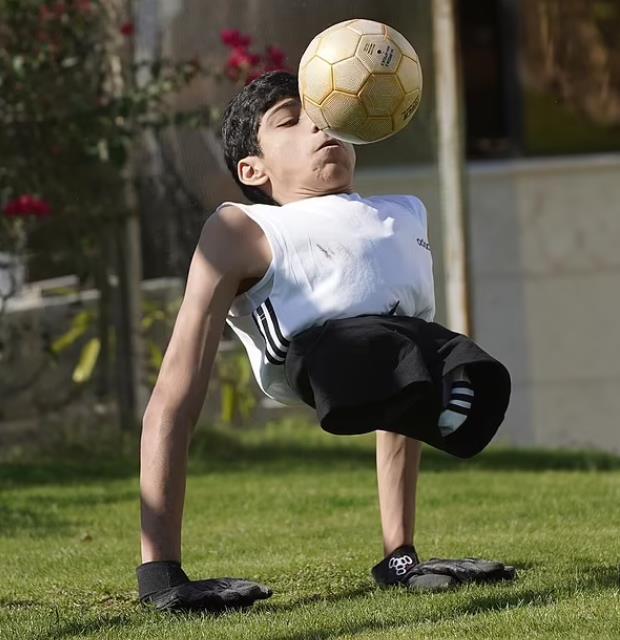 揭秘世界杯开幕式“半身少年”：一出生就没下半身，热爱极限运动，有意攀登珠穆朗玛峰，理想是当卡塔尔总理