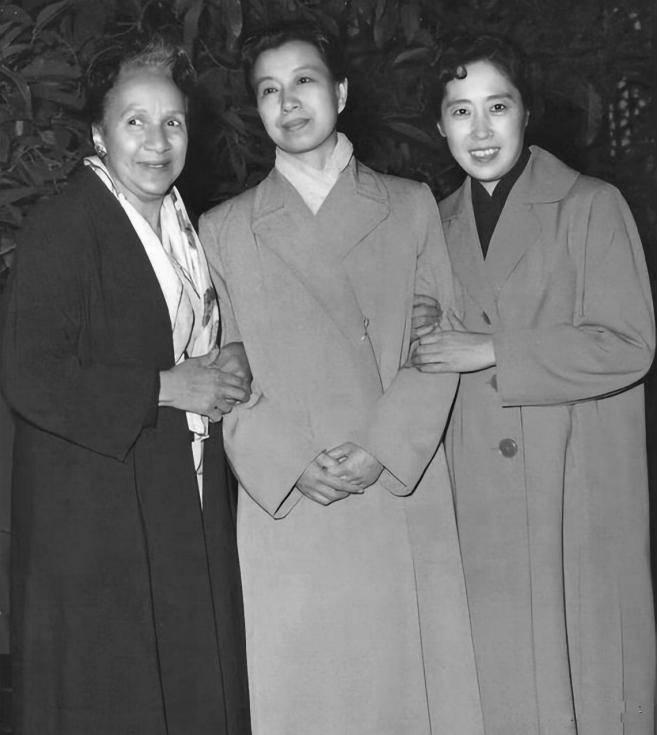 日军日记：*安妇慰**不服从管教，我很愤怒，用*刀刺**插入她的*体下**