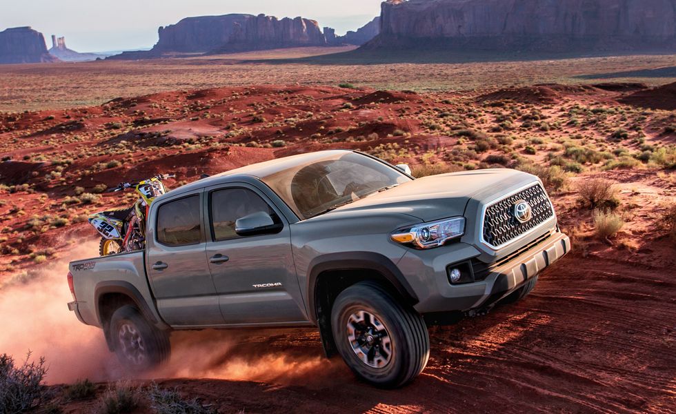 黄色汽车描绘了一幅明亮的贬值图，但买不到金色汽车