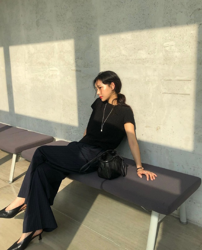 今年流行的松弛感穿搭太时髦了,适合30多岁女性的时尚穿搭