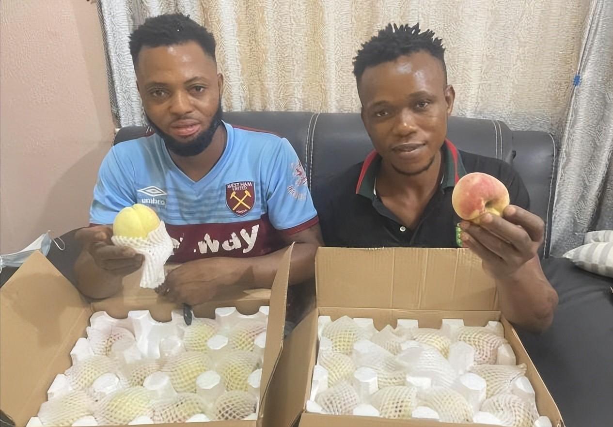 我，32岁奶爸，独自在非洲带娃创业，为了孩子安全，每天带俩警察