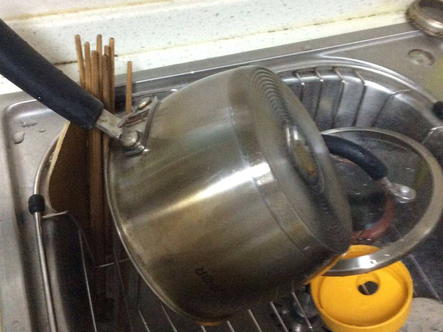 锅底糊了洗不掉怎么办,糊了的锅底没有钢丝球怎么洗