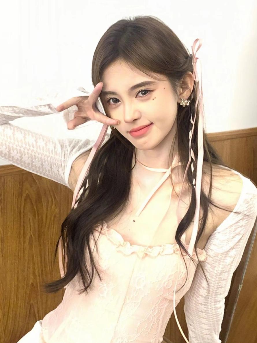 今年别再披头散发了三款减龄发型,既不显脸大又不披发的发型