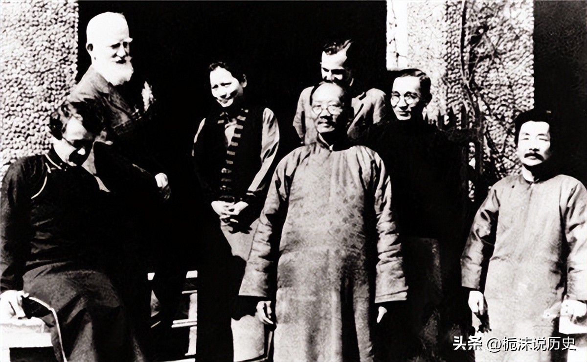 鲁迅玩伴闰土：57岁病逝后，留下5子，如今后代完成华丽转变