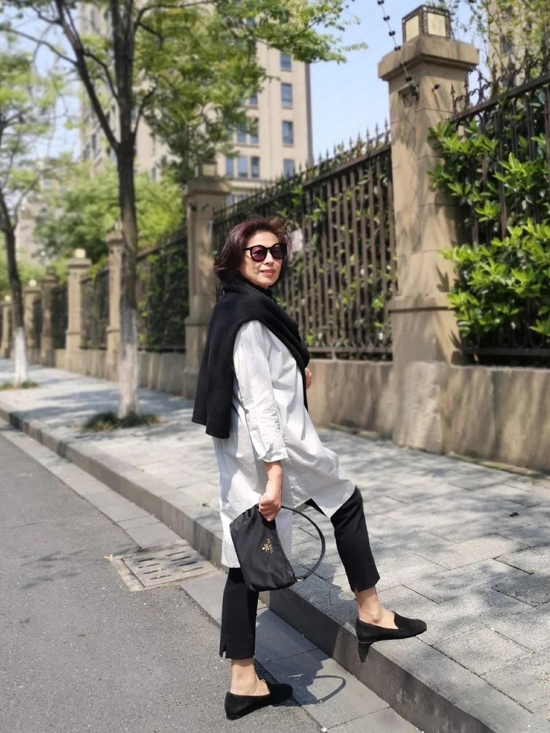 女人上了年纪尽量少穿这四种鞋,女人上了年纪少穿4种鞋裙子搭配