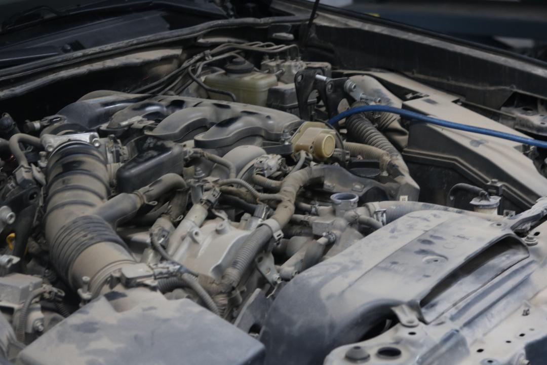 皇冠3.0经典老车翻新复活视频,丰田皇冠13代翻新