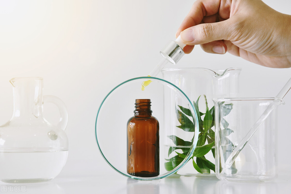 护肤品乳液和精华有什么区别,护肤品里的乳液和精华有区别吗