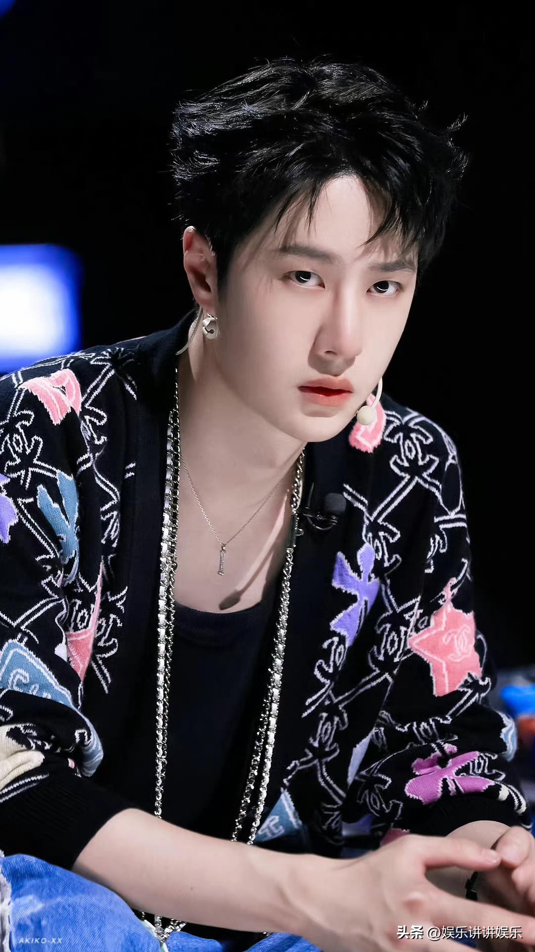 王一博街舞总决赛粉丝直拍,街舞现场王一博粉丝