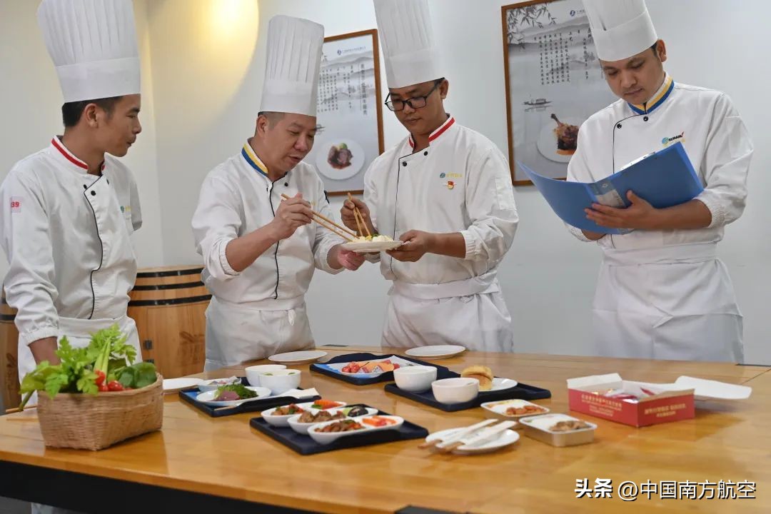 南航国际航班付费经济舱,南航飞机选餐流程