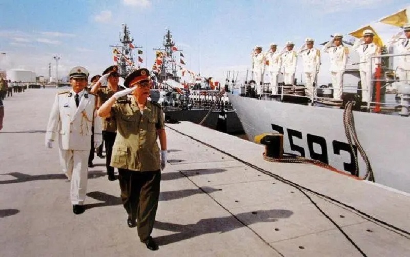 87年肖劲光看电视时大发雷霆，质问*华清刘**：谁说中国不准备建航母