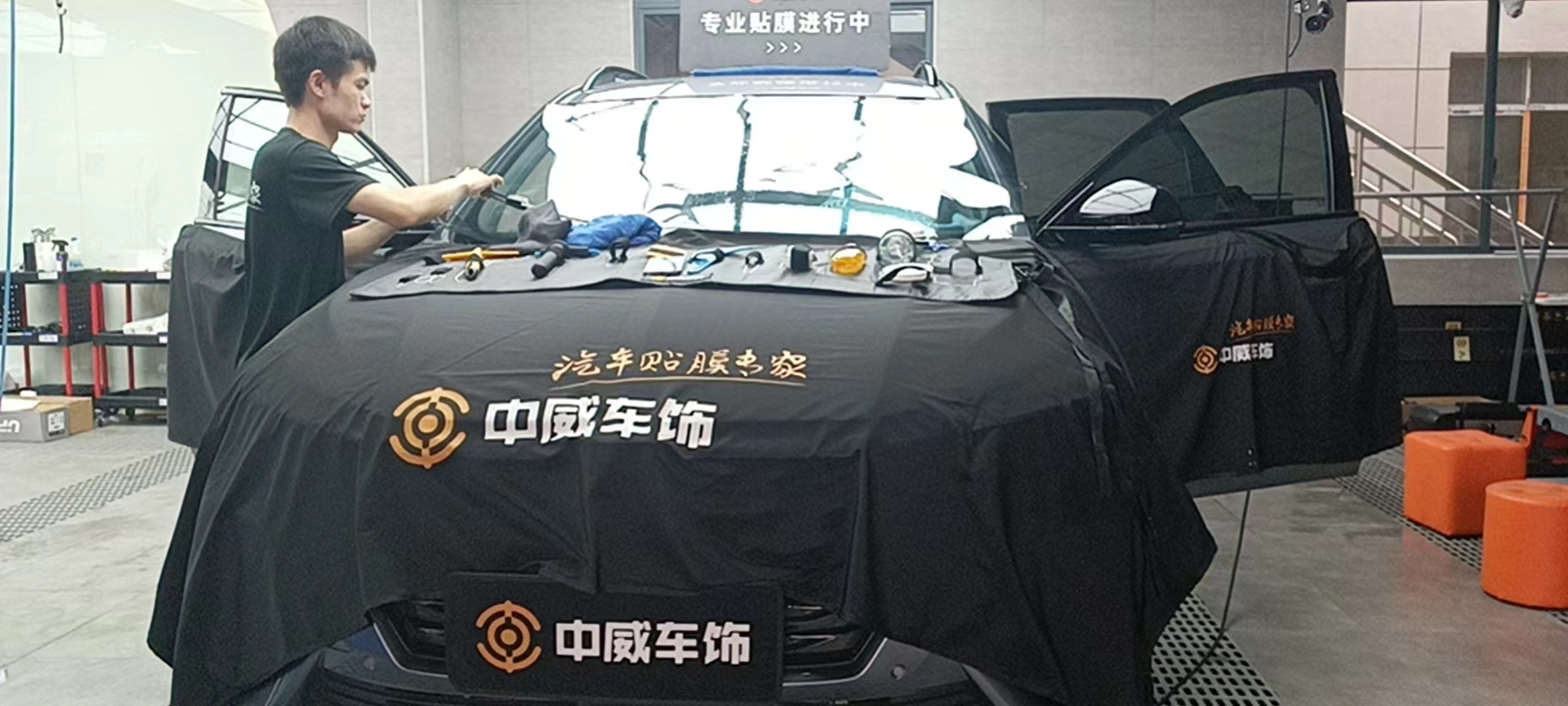 汽车前挡贴膜有水波纹几天消失,汽车前挡贴膜有气泡自己怎么处理