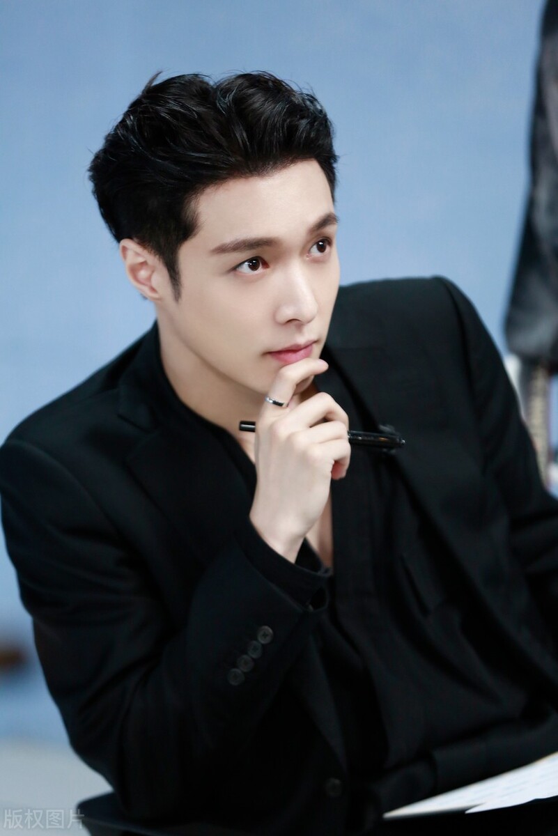 张艺兴努力是最好的笑容,张艺兴努力是留给有准备的人