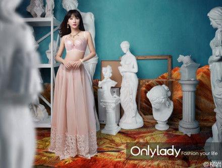 柳岩胸大照片谁敢再说柳岩“减胸”？最新照片双峰cu