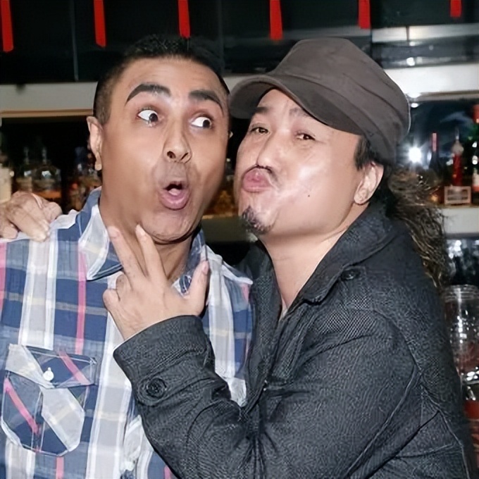 港星摆摊卖鱼蛋,两港星在大陆买鱼蛋