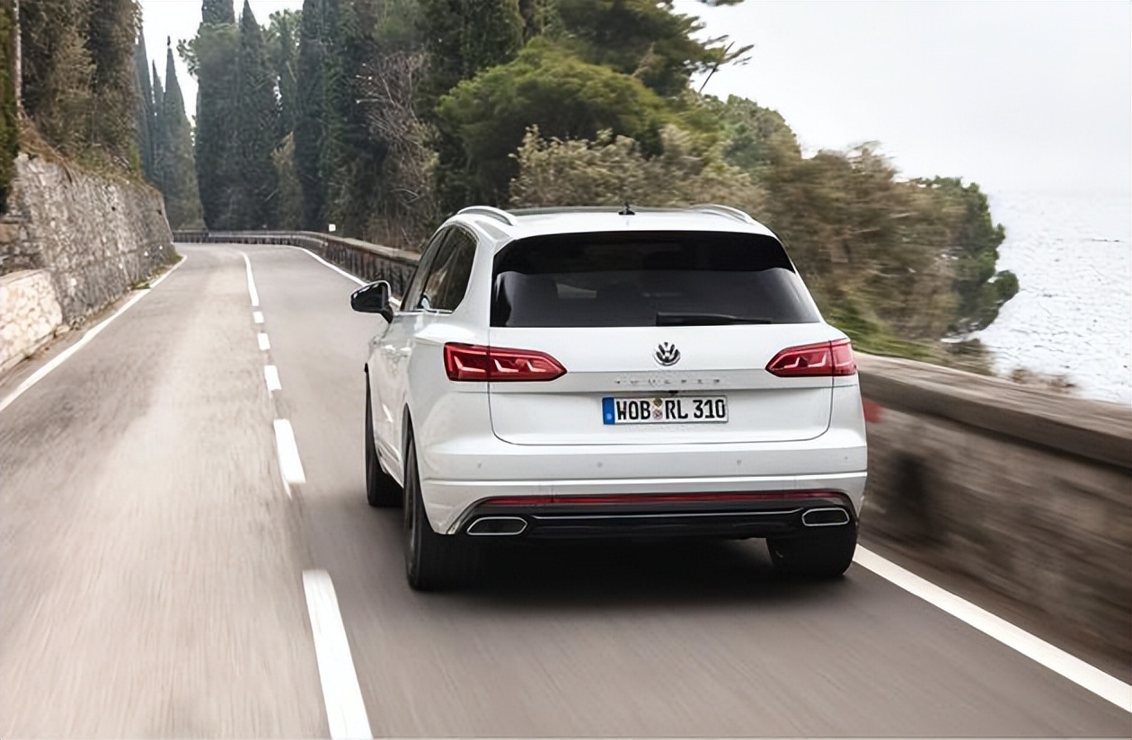 大众途锐与宝马x5对比图,大众途锐跟宝马x5谁好