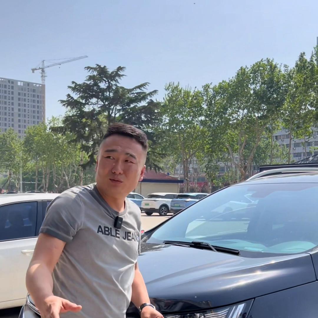 可算逮到配合工作的小姐姐了，还不是一般的那种，是爱骑快...