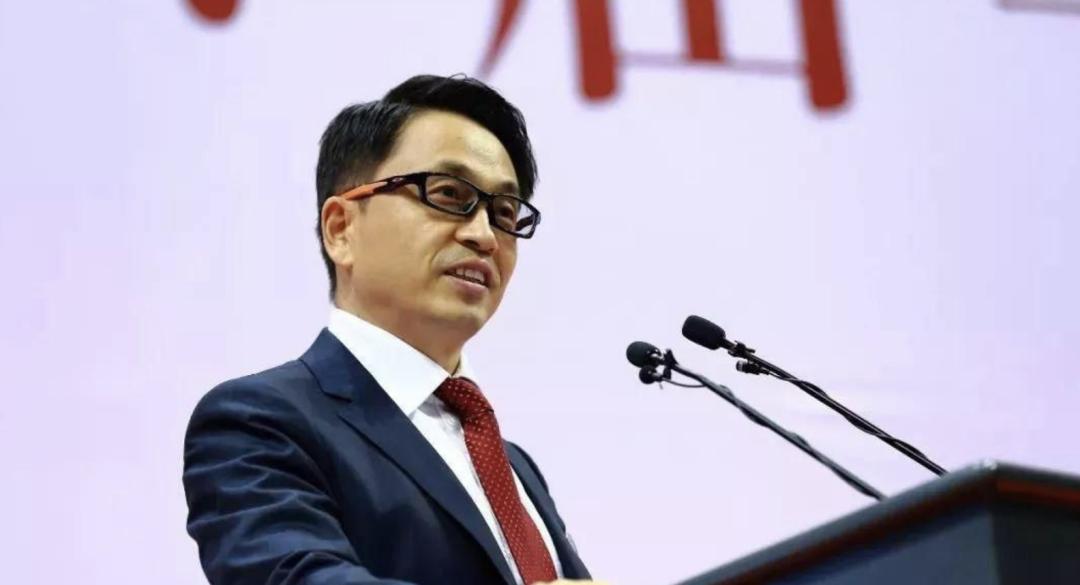 一个香港补鞋匠,一个浙江宁波人,如何创建中国第一女鞋品牌的?