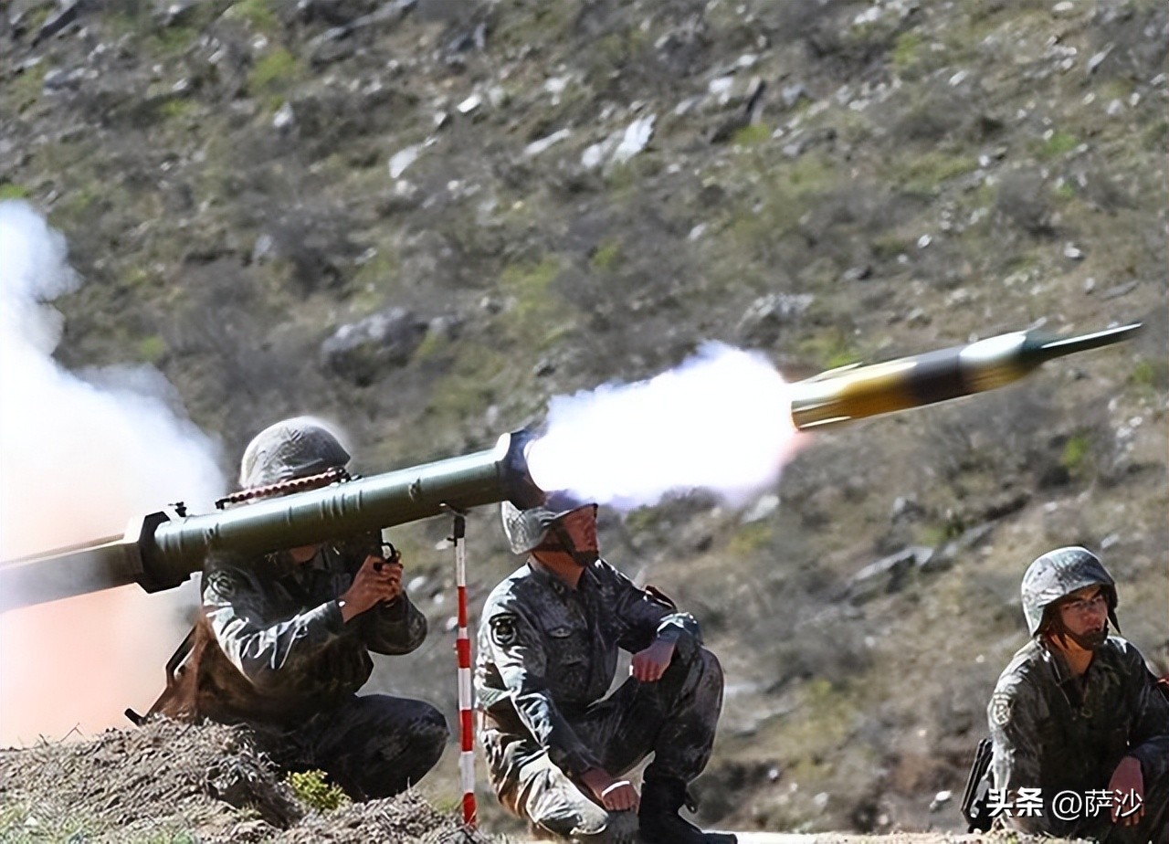 80年代部队使用的130火箭炮,中国83式履带122毫米火箭炮