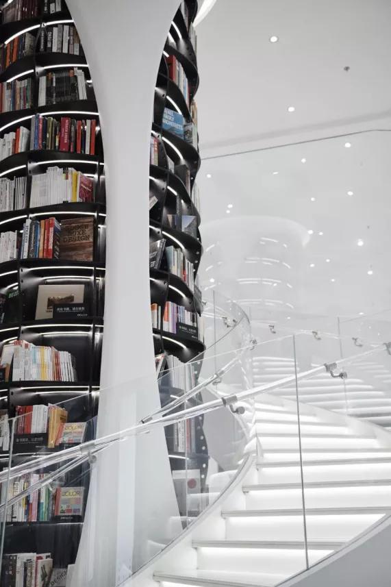 “疯狂大胆”的美克家居洞学馆如何颠覆传统家具店想象？