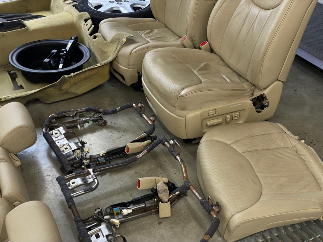 搞了辆“破烂不堪”05年凌志LS430，进厂翻新重造，复活又变新车