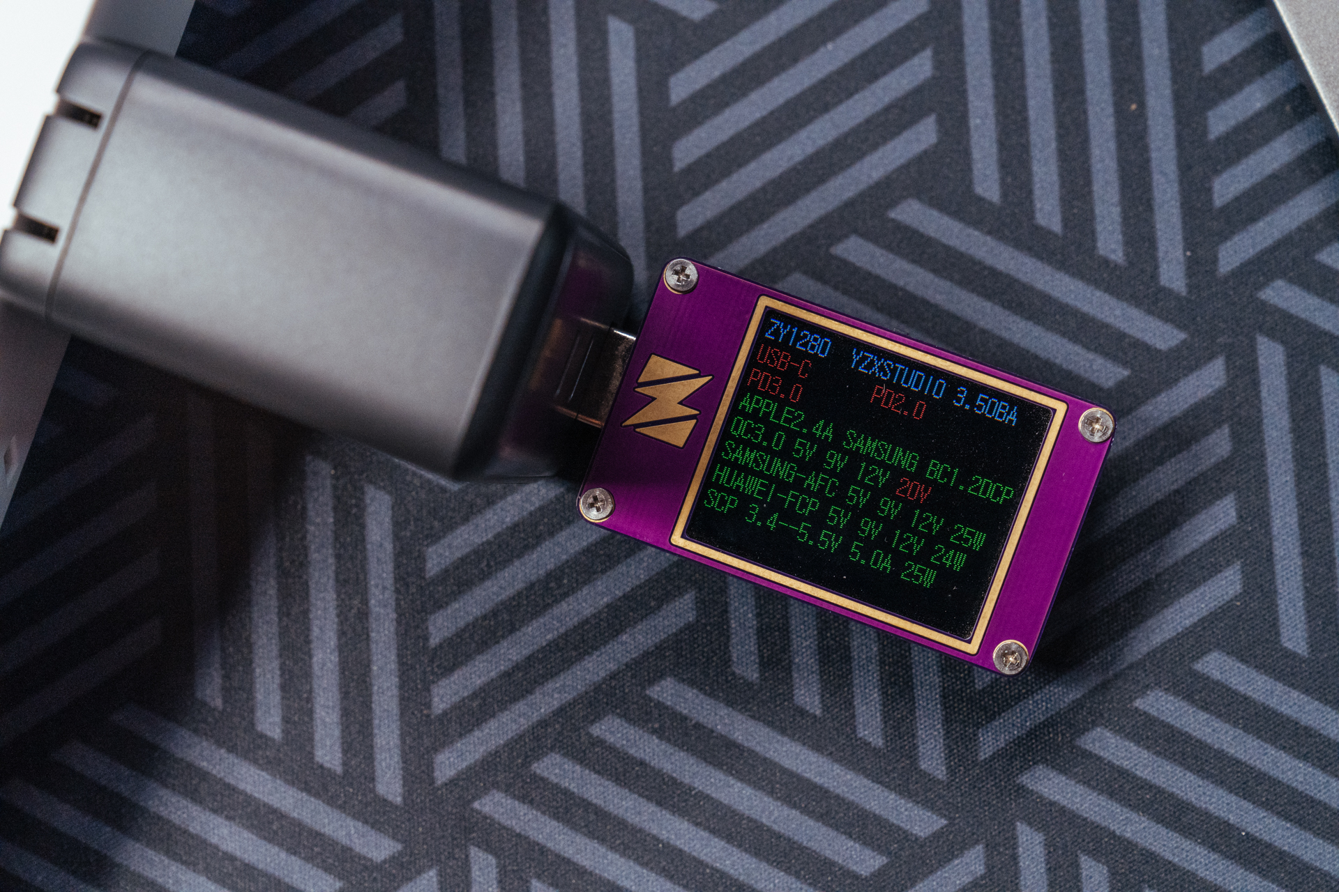 自己办公桌面布置,最简单的办公室桌面布置图