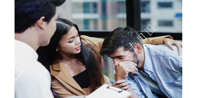 男邻居说捡到了我的衣服，我上去看了才发现那是我的内衣