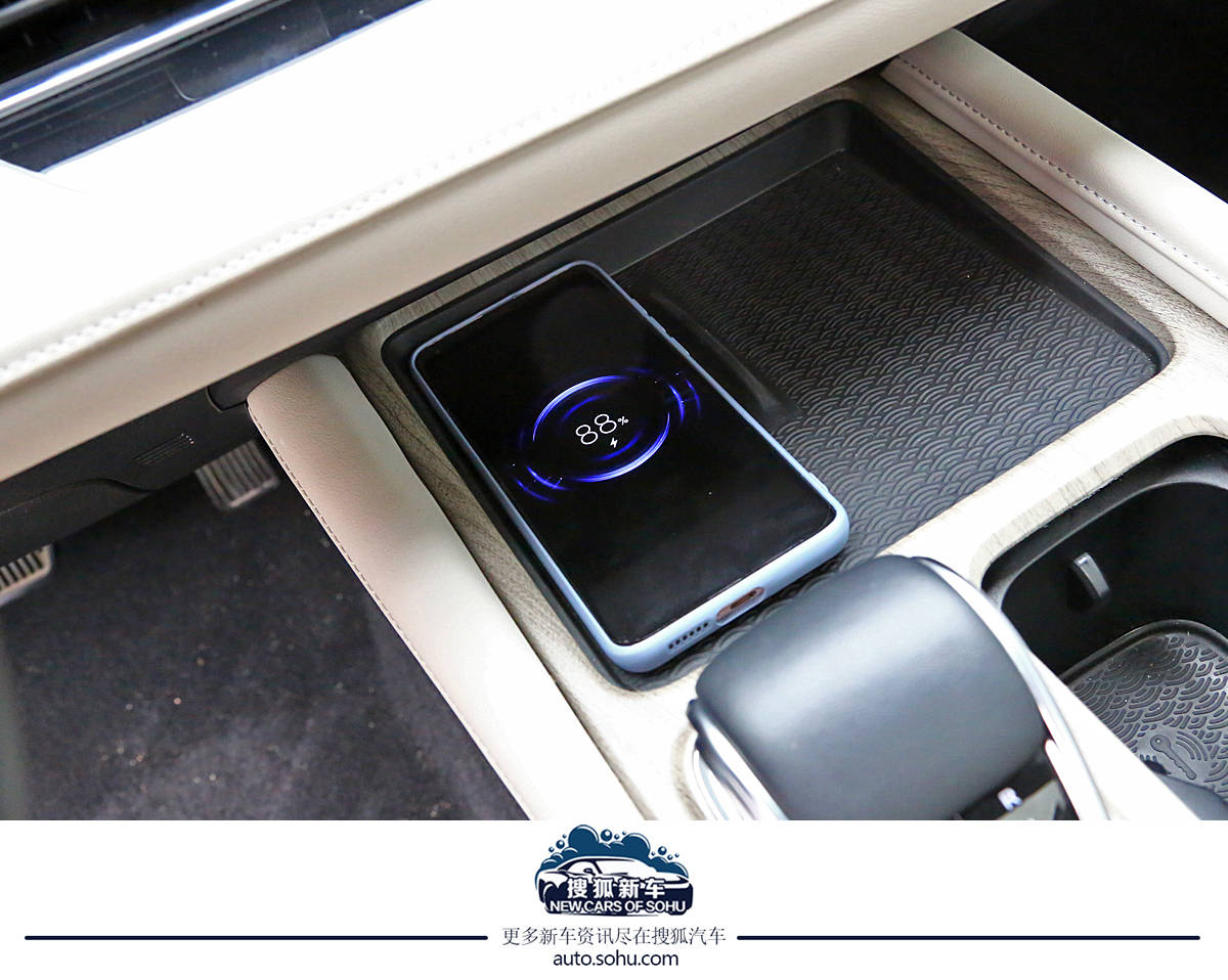 奇瑞艾瑞泽8对比长安uni-v,奇瑞艾瑞泽82.0t试驾