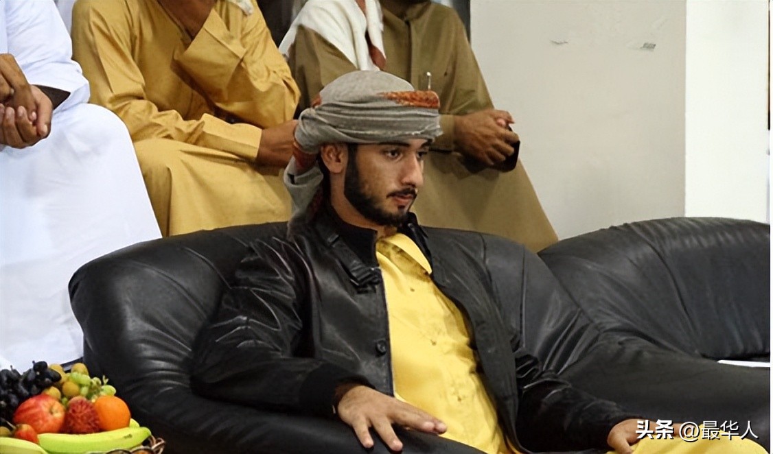 迪拜养狮子的土豪是谁,迪拜土豪养的老虎和狮子谁厉害