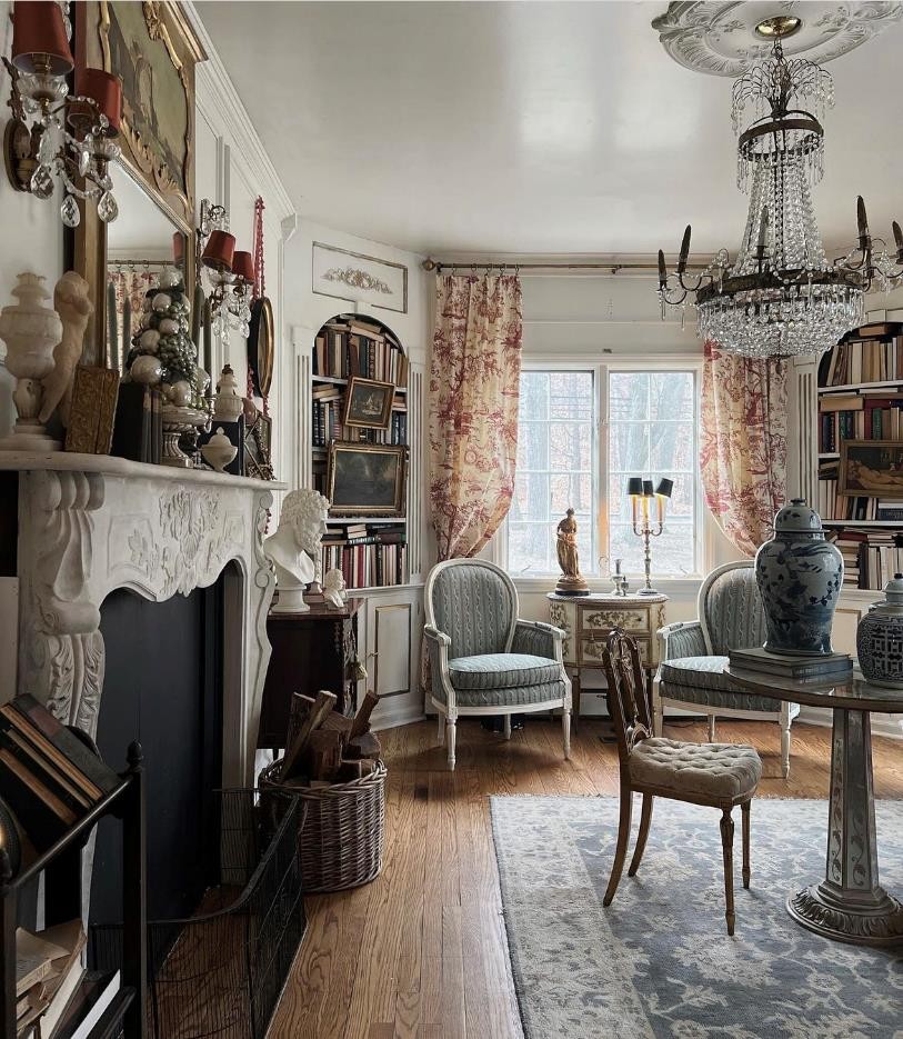 30岁女主装扮的美国住宅，花哨又闪亮，复古极繁主义也别具魅力