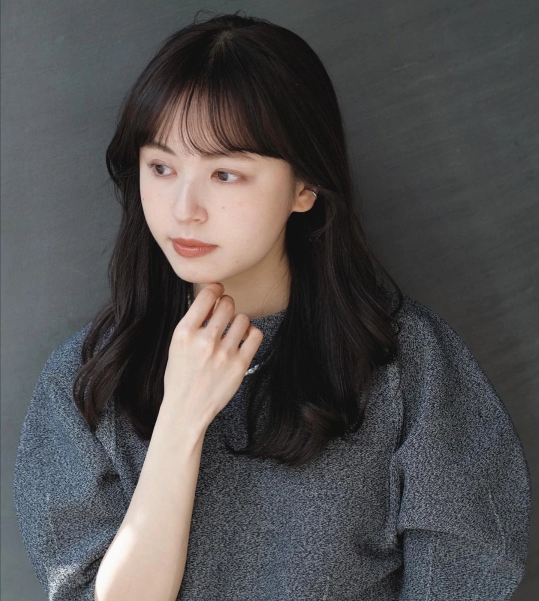 空气刘海适合的卷发造型中长发,卷发筒卷空气刘海