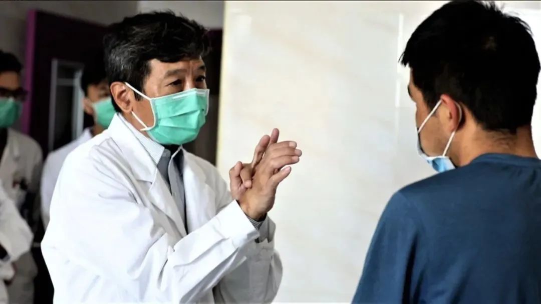 中国医师节致敬生命的守护者,中国医师节公益献礼