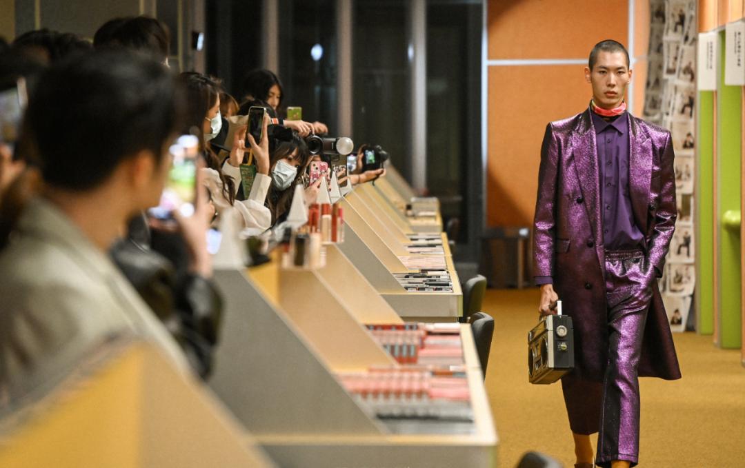 这个抠门生意,一天抠出100万