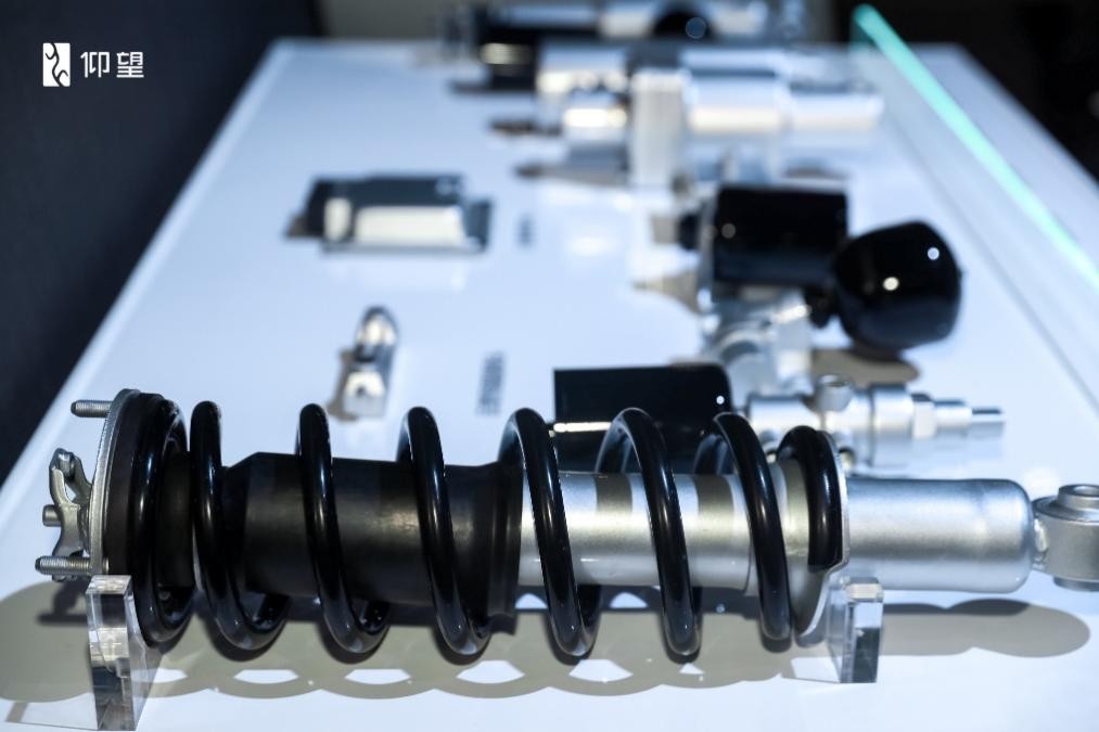 仰望u8底盘驾驶感受,仰望u8车身高度对比