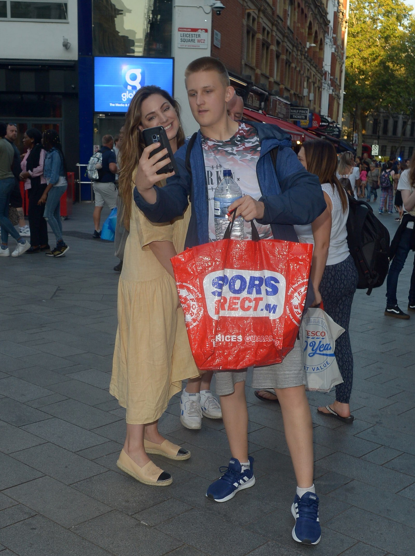 英国国宝级女神凯莉布鲁克,英国女神凯莉布鲁克生活照