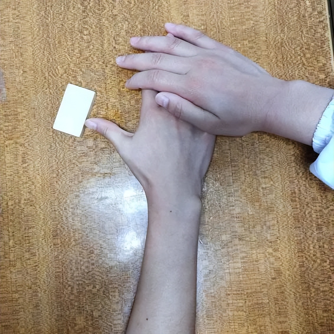 偏瘫手快速恢复的方法和动作,偏瘫手胳膊康复训练最佳方法