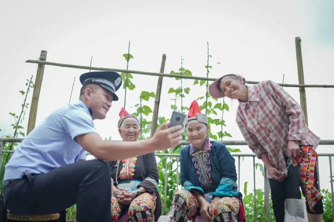【学习先进典型】用一束微光照亮青少年前行路——记红河边境管理支队金平城关边境派出所辅警朱国庆