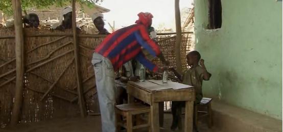 非洲的盐有多贵？200斤盐能换五头牛，但采盐工的艰辛难以想象