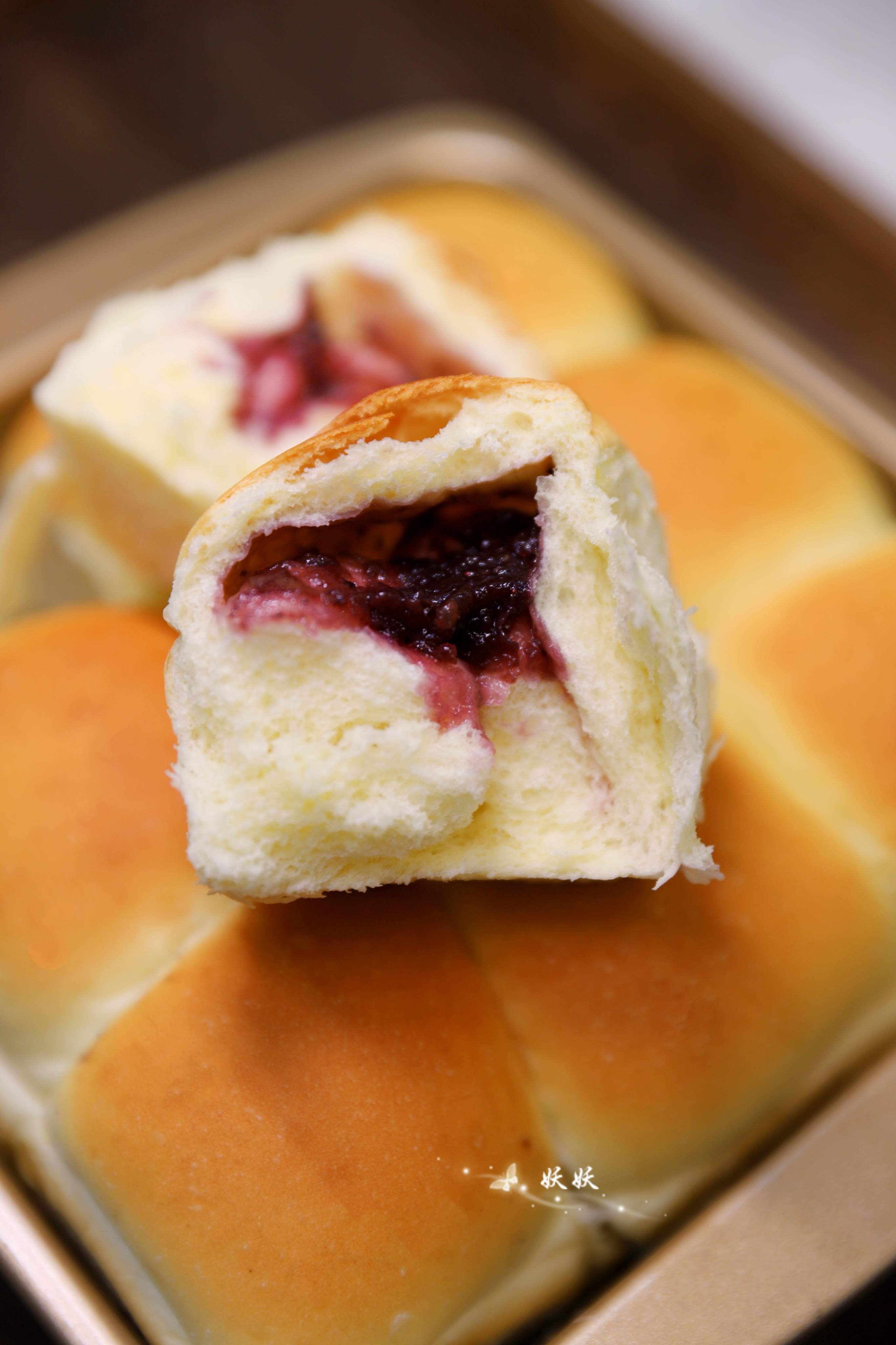 蓝莓果酱面包松软香甜味道好,蓝莓果酱切片面包正宗做法