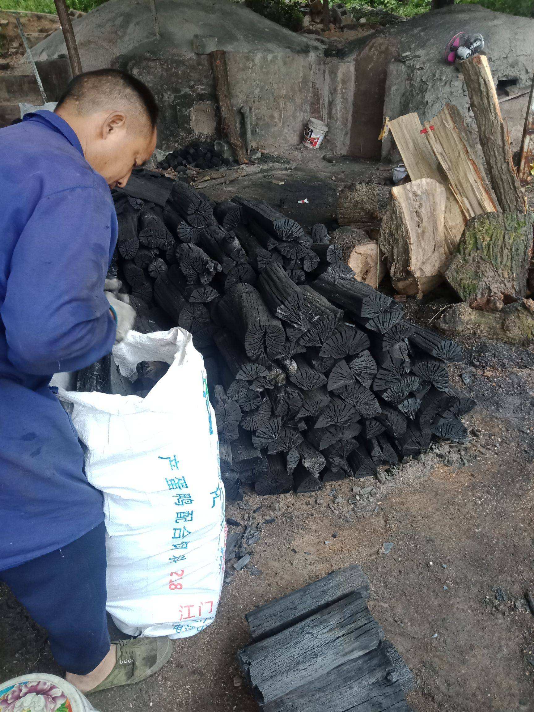 投资机制木炭厂需要多少钱,一套木炭机生产线需要投资多少钱