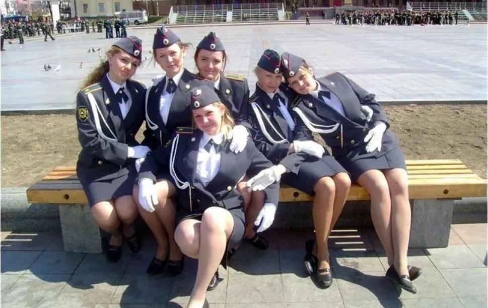 乌克兰进行最后挣扎，拉6万女兵上战场，却不给卫生用品